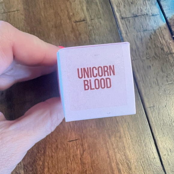 2/$21 💄NIB~UNICORN BLOOD~Jeffree Star Velvet Trap Lipstick - Picture 3 of 3